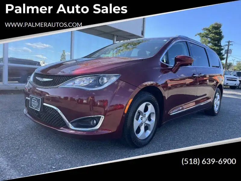 2017 Chrysler Pacifica Touring L Plus photo 1