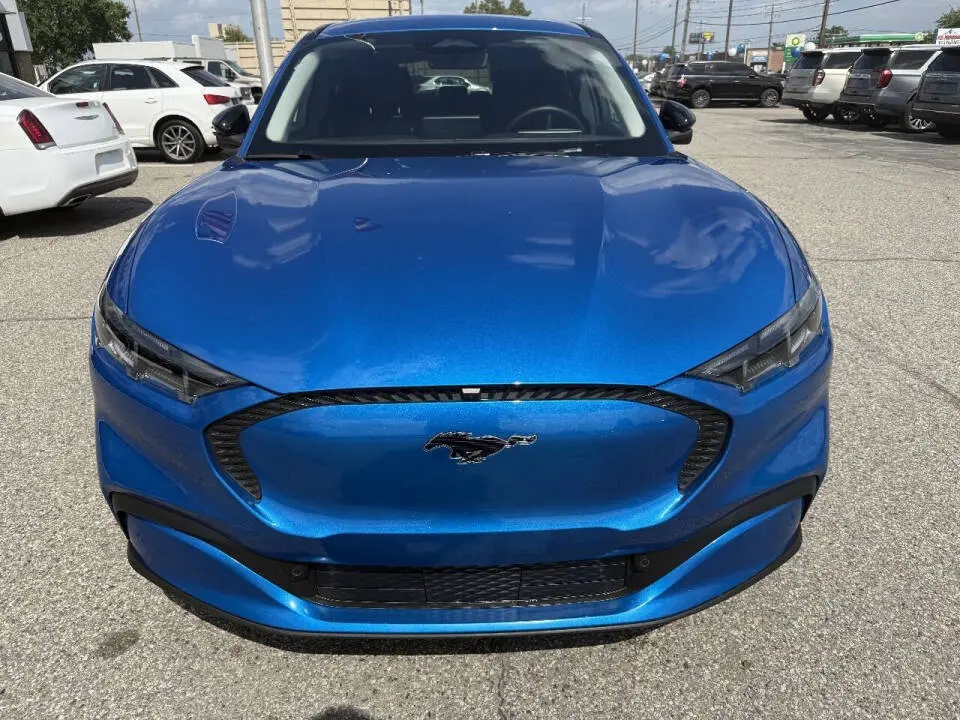 2025 Ford Mustang-Mach-e Select photo 3