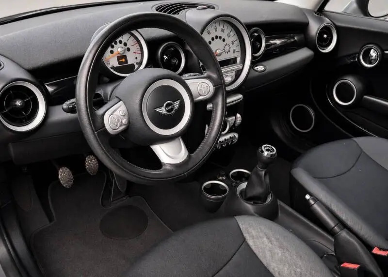 2009 MINI Cooper Base photo 3