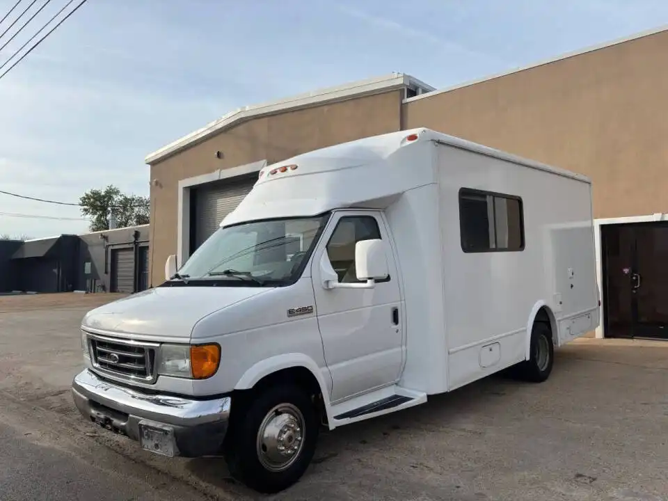 2007 Ford E-Series's photo