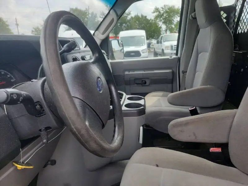 2013 Ford E-Series E-150 Van photo 5
