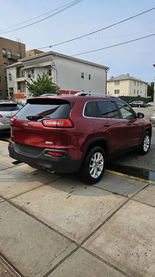 2014 Jeep Cherokee Latitude 4X4 photo 5