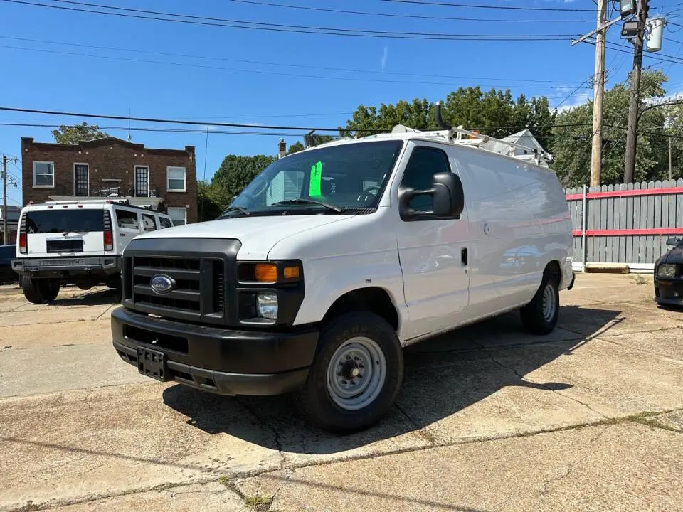 2011 Ford E-Series E-250 Van photo 3