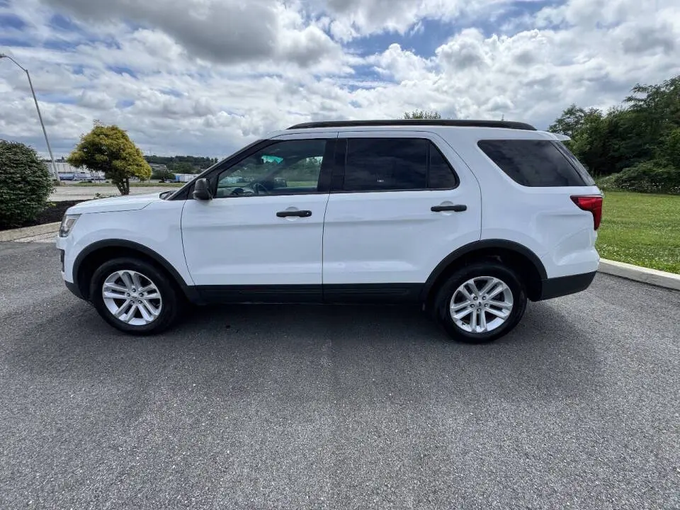 2017 Ford Explorer Base 4WD photo 4