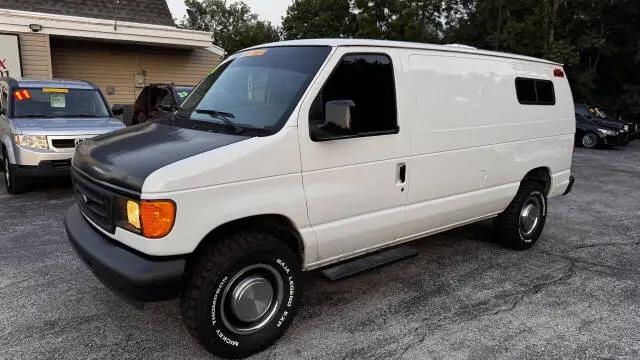 2006 Ford E-Series E-250 Van photo 3