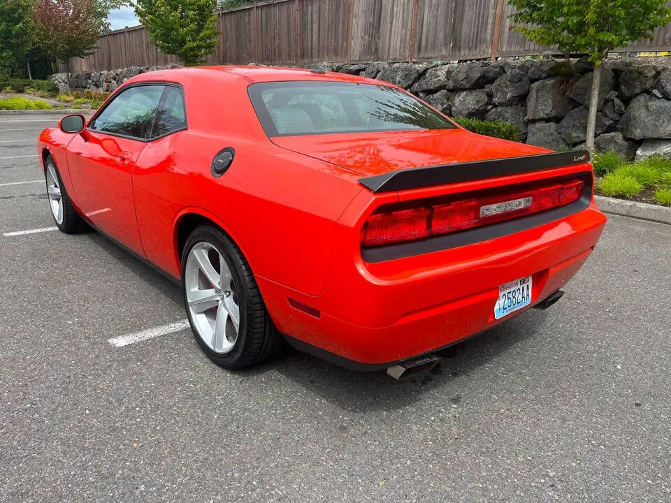 2009 Dodge Challenger SRT8 photo 4