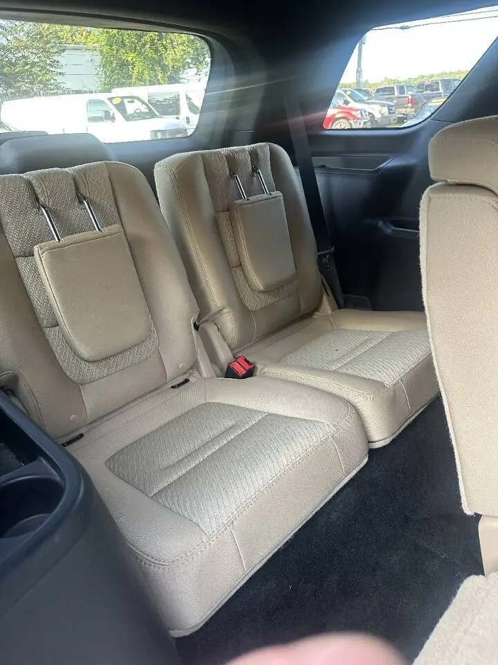 2017 Ford Explorer Base 4WD photo 4