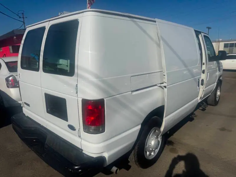 2008 Ford E-Series E-150 Van photo 4