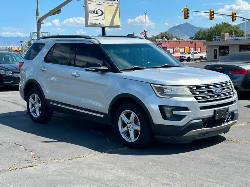 2016 Ford Explorer XLT 4WD photo 3