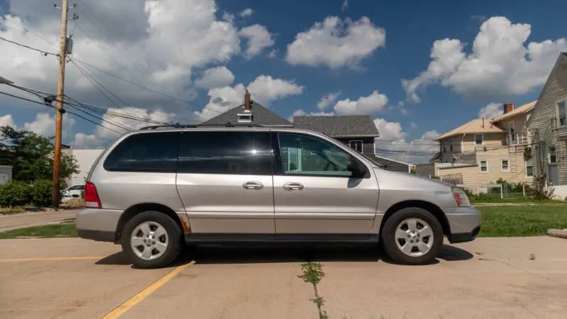 2004 Ford Freestar SES photo 4