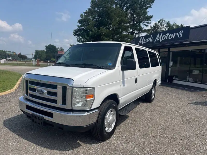 2013 Ford E-Series E-350 XLT Super Duty Extended photo 1