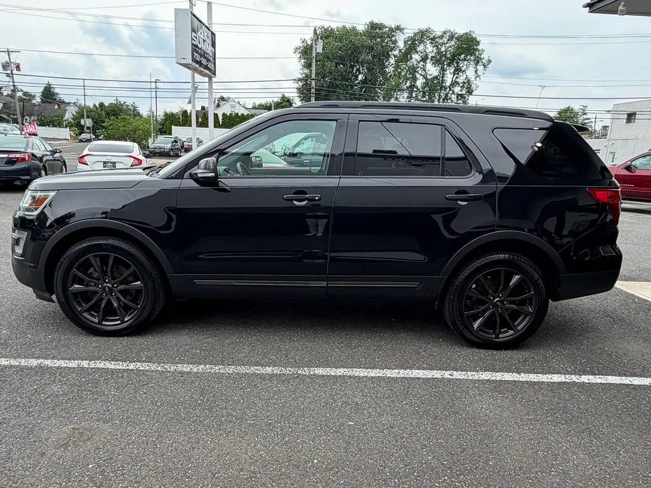 2017 Ford Explorer XLT 4WD photo 4