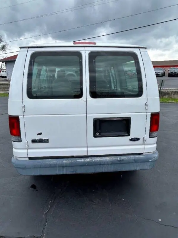 2013 Ford E-Series E-150 XL photo 5