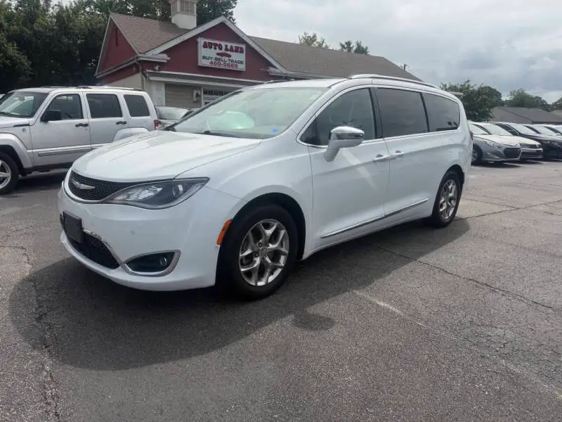 2017 Chrysler Pacifica Limited photo 1