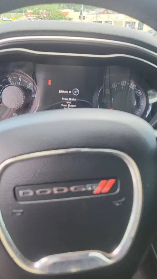 2017 Dodge Challenger SXT photo 4