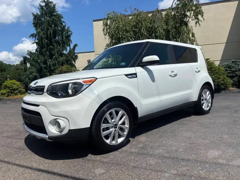2017 Kia Soul 2.0L + 6 A/T's photo