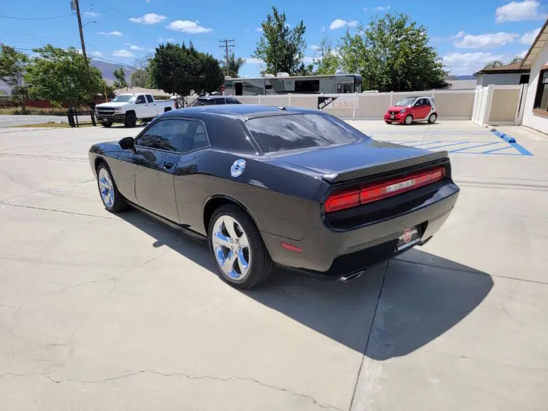 2012 Dodge Challenger SXT photo 5