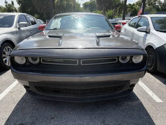 2016 Dodge Challenger SXT photo 3