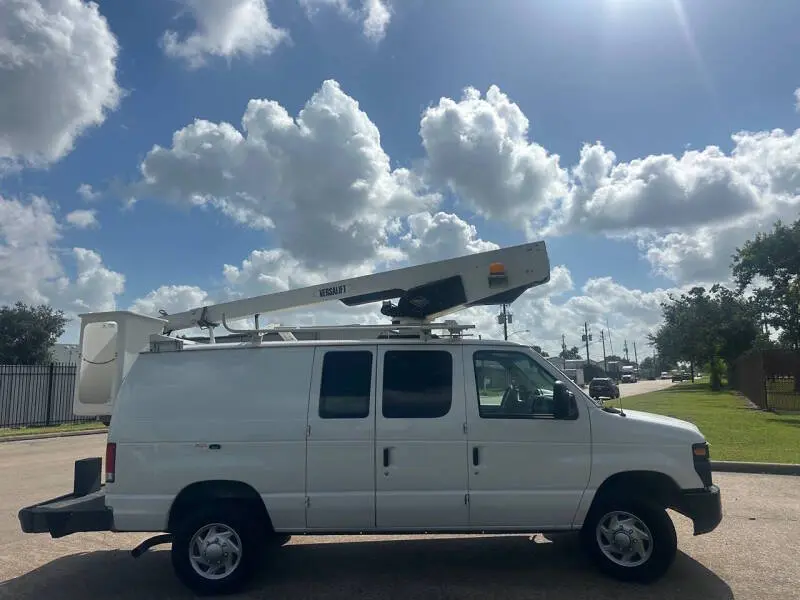 2013 Ford E-Series E-350 Super Duty photo 4