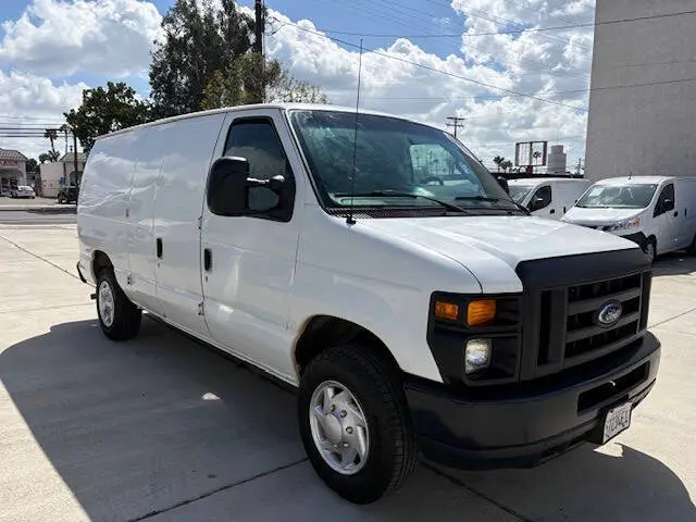2011 Ford E-Series E-150 Van photo 5