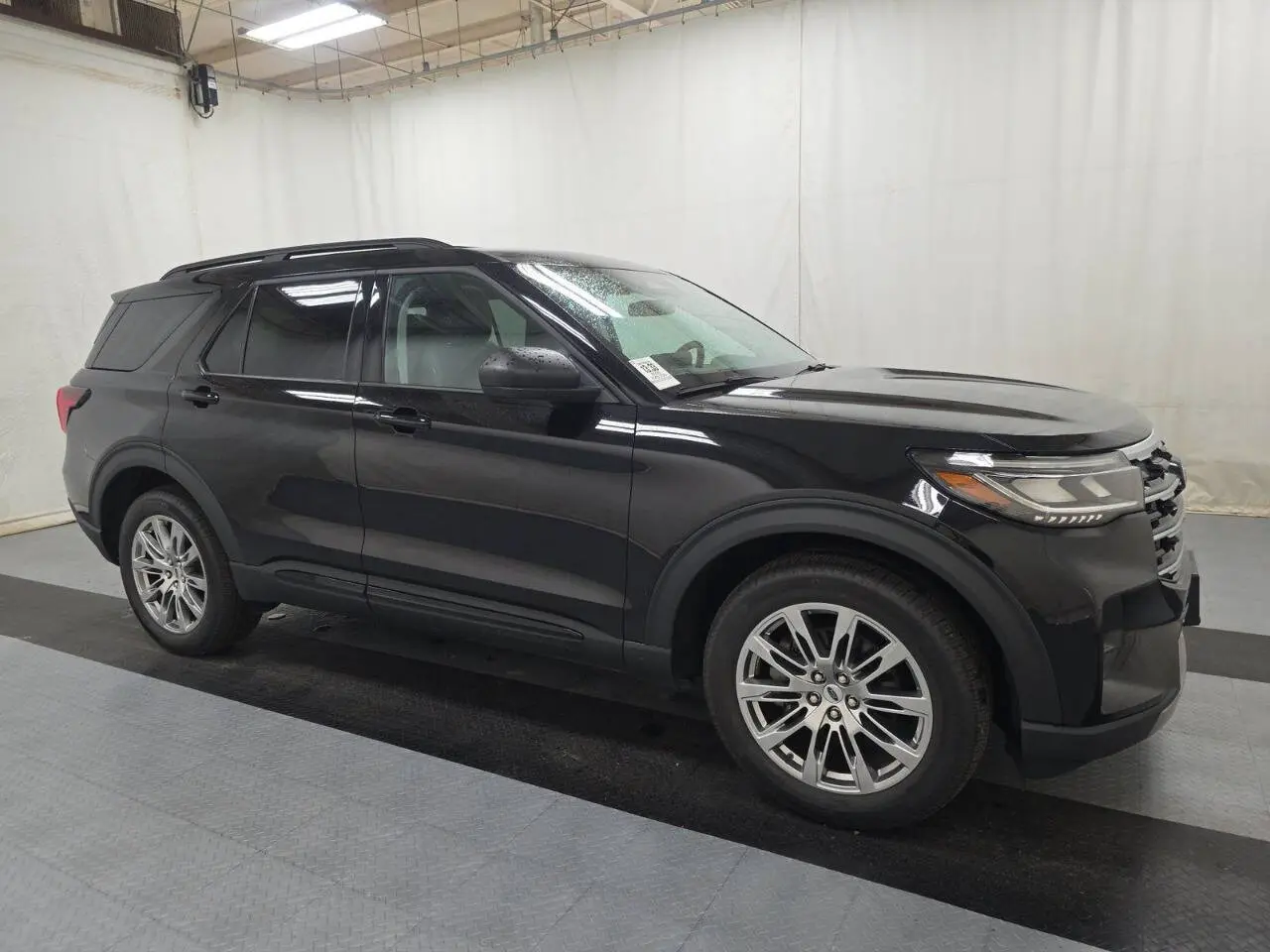 2026 Ford Explorer Active 4WD photo 3