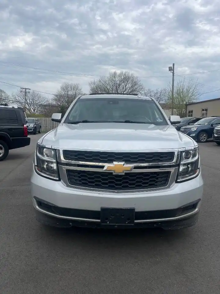 2017 Chevrolet Suburban 4WD 1500 LT w/8-speed's photo