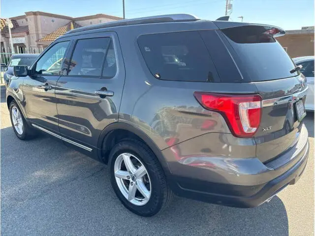 2018 Ford Explorer XLT FWD photo 3