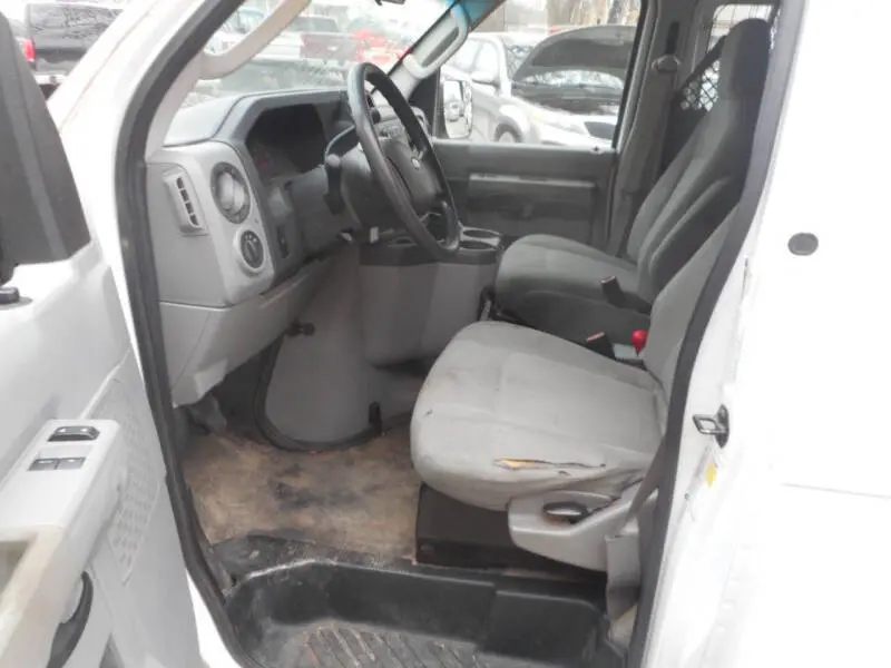 2012 Ford E-Series E-150 Van photo 4
