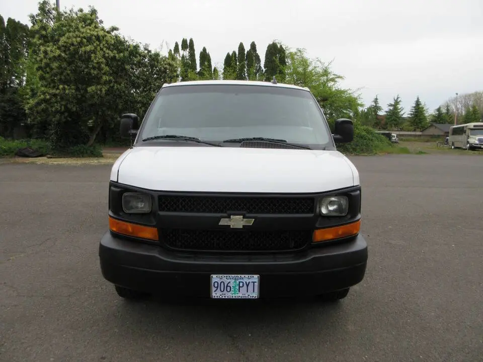 2016 Chevrolet Express 3500 Extended Work Van photo 3