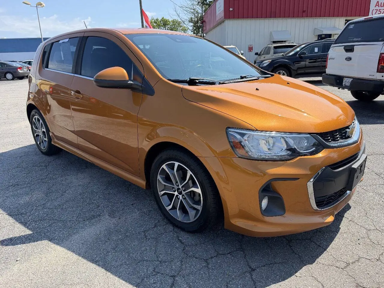 2018 Chevrolet Sonic LT Auto 5dr RS photo 3