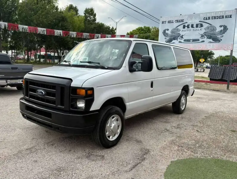 2011 Ford E-Series E-150 Van photo 1