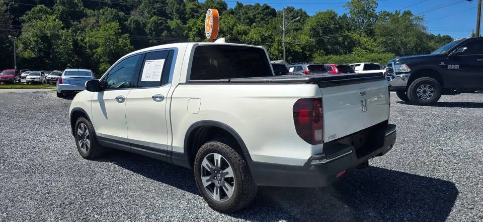 2017 Honda Ridgeline RTL-E AWD photo 3