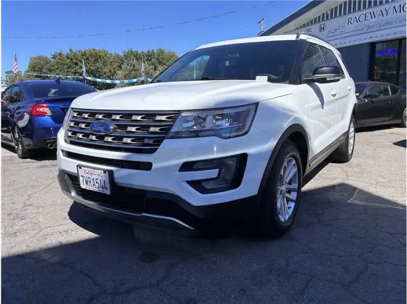 2017 Ford Explorer XLT FWD's photo