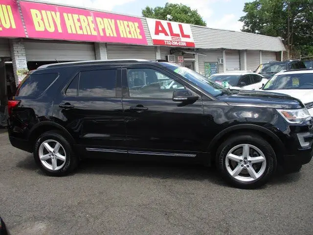 2017 Ford Explorer XLT 4WD photo 3