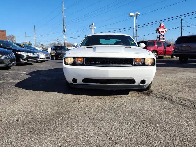2014 Dodge Challenger SXT photo 4