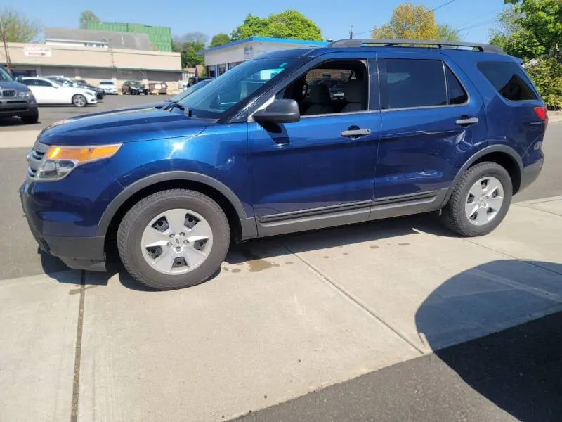 2012 Ford Explorer Base photo 3