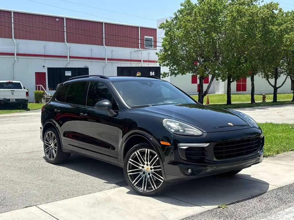 2017 Porsche Cayenne Platinum Edition photo 3