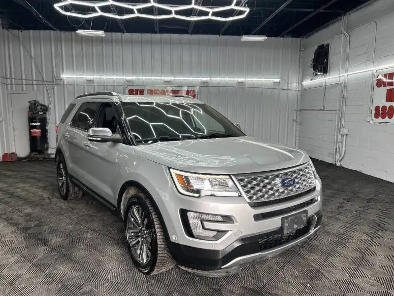 2017 Ford Explorer Platinum 4WD photo 1