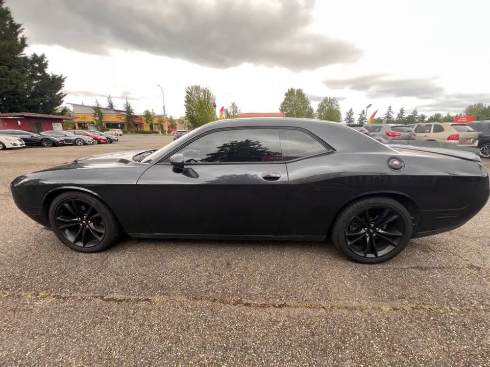 2017 Dodge Challenger SXT photo 5