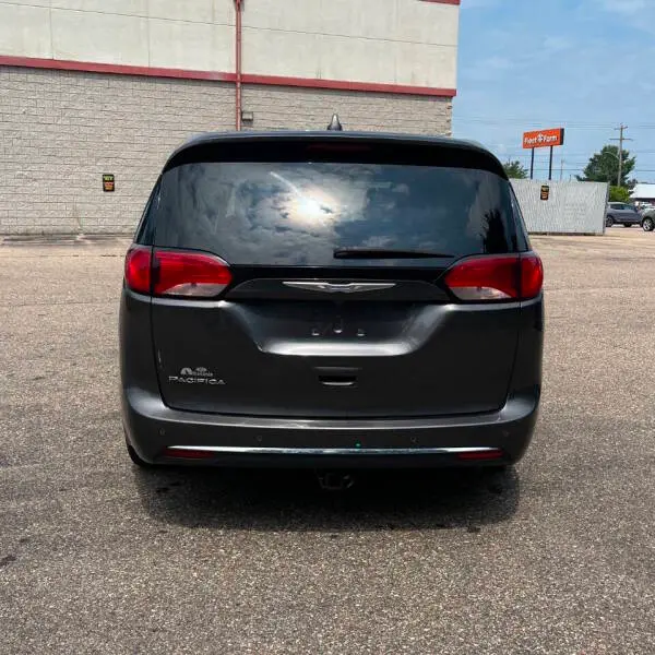 2018 Chrysler Pacifica Touring Plus photo 4