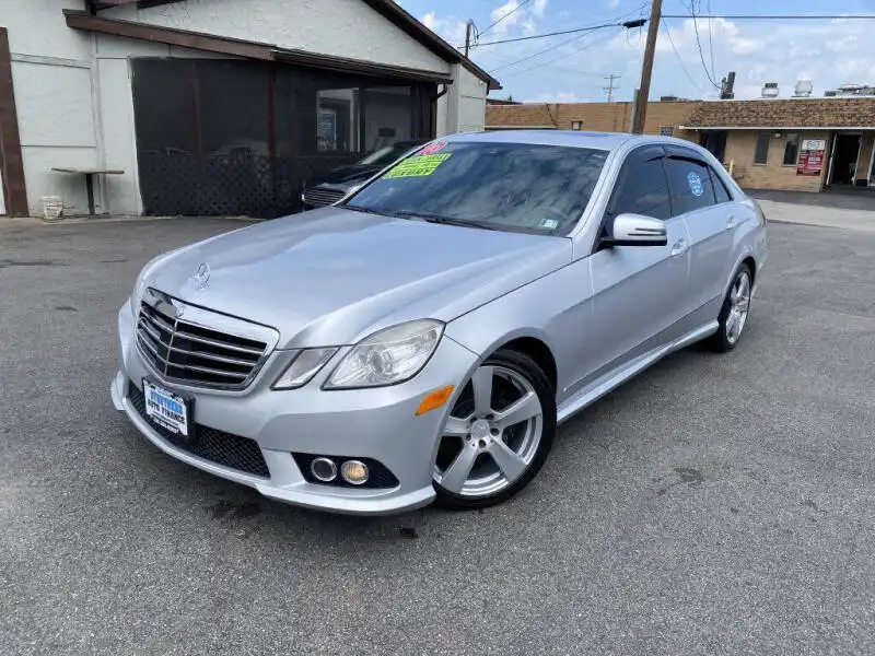 2010 Mercedes-Benz E-Class E350 Luxury 4MATIC's photo