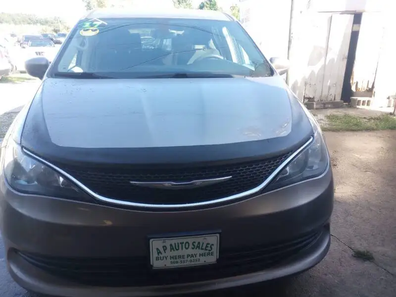 2017 Chrysler Pacifica LX photo 1