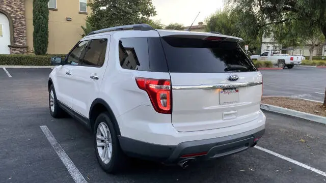 2013 Ford Explorer XLT photo 3