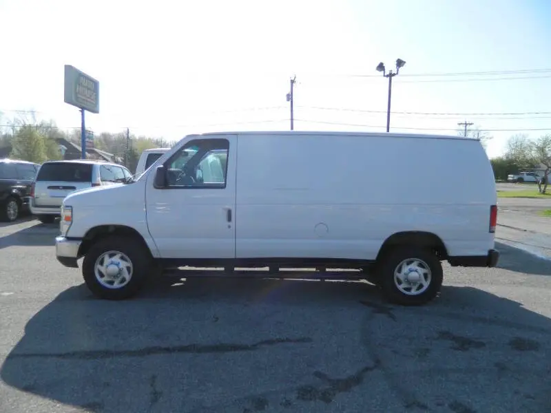 2013 Ford E-Series E-250 Van photo 4
