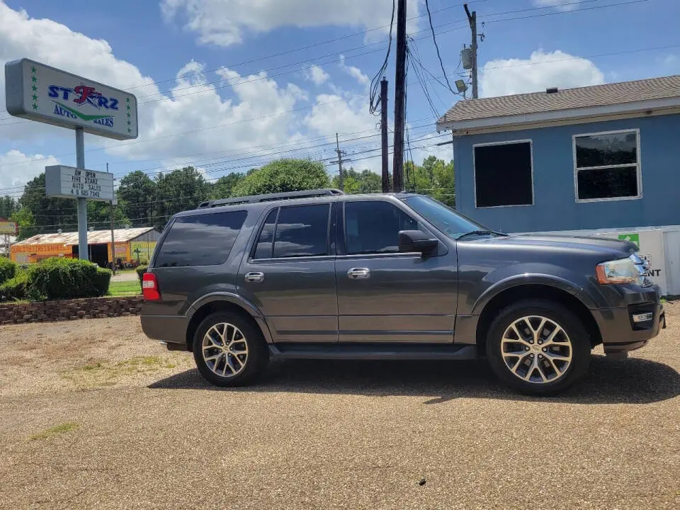 2017 Ford Expedition XLT photo 3