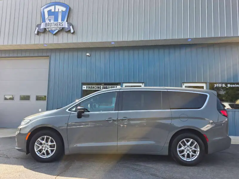 2025 Chrysler Pacifica Select photo 1