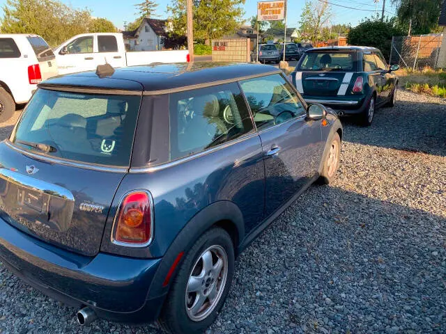 2010 MINI Cooper Base photo 4
