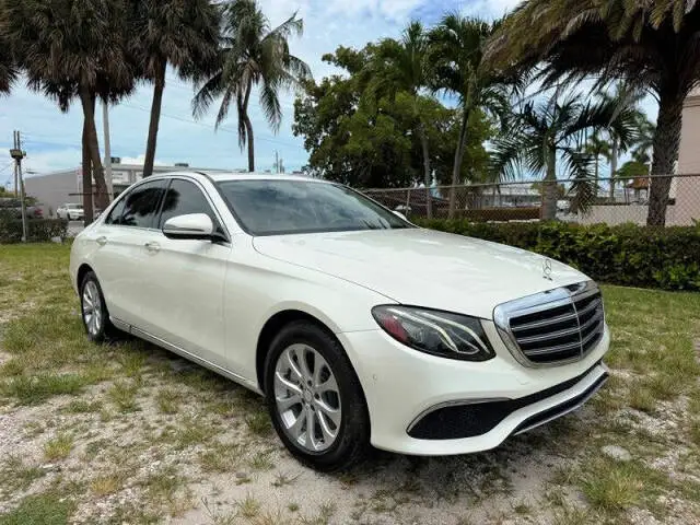 2017 Mercedes-Benz E-Class E300 photo 1