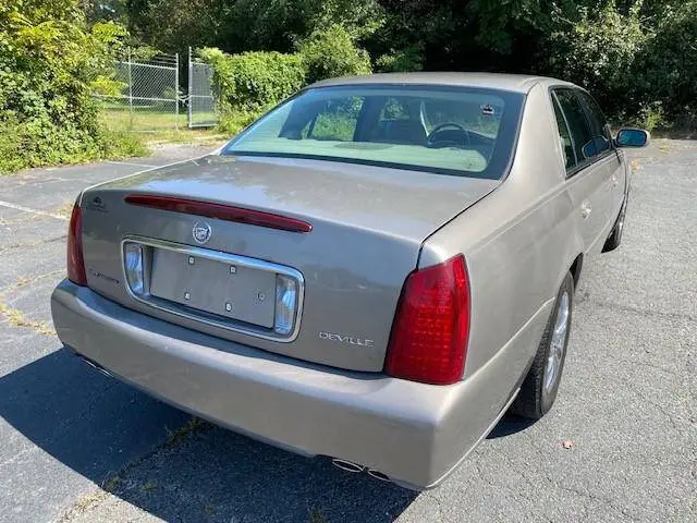 2003 Cadillac DeVille Base photo 5