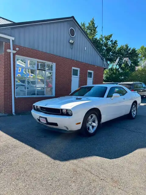 2009 Dodge Challenger SE's photo